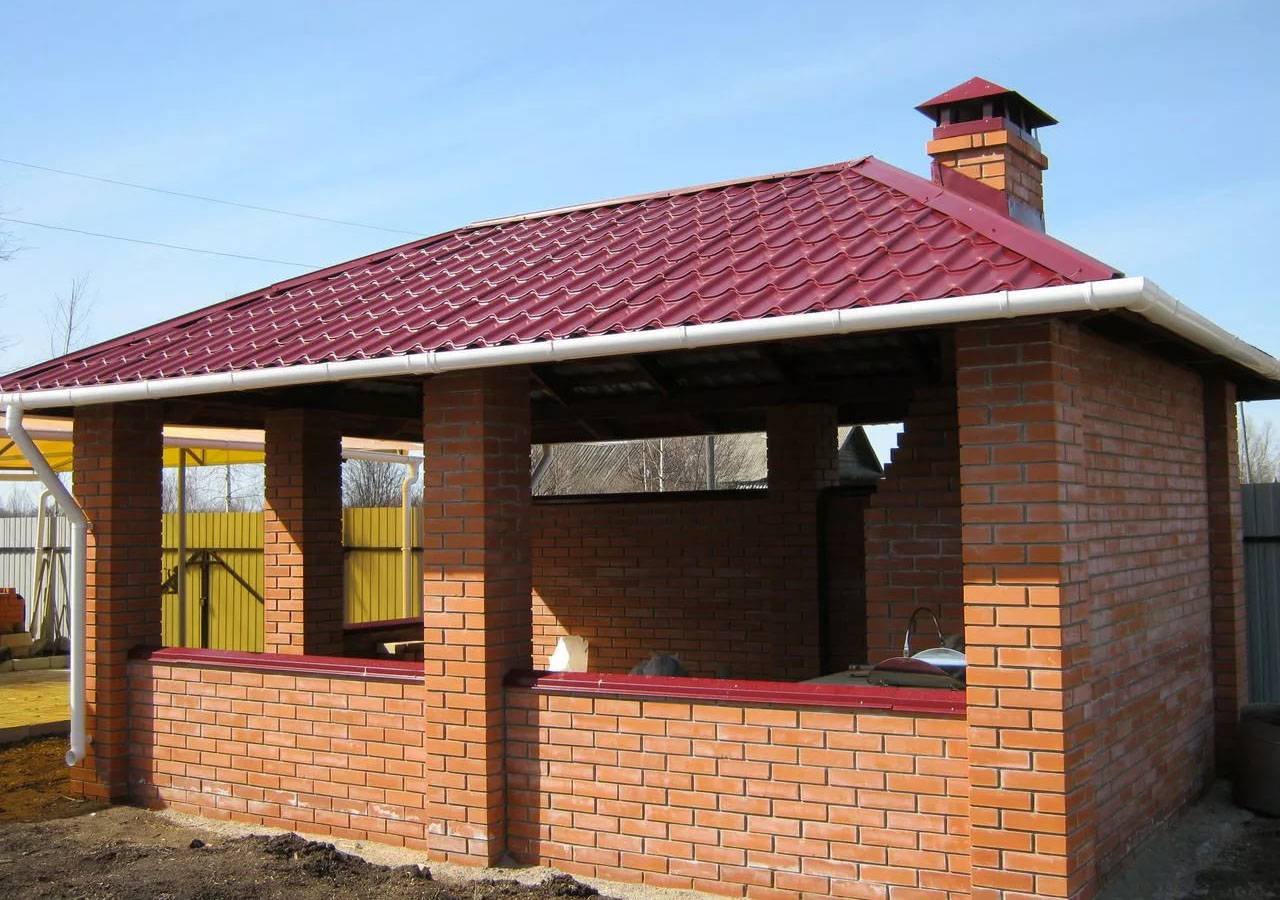 Беседка из кирпича двухскатная